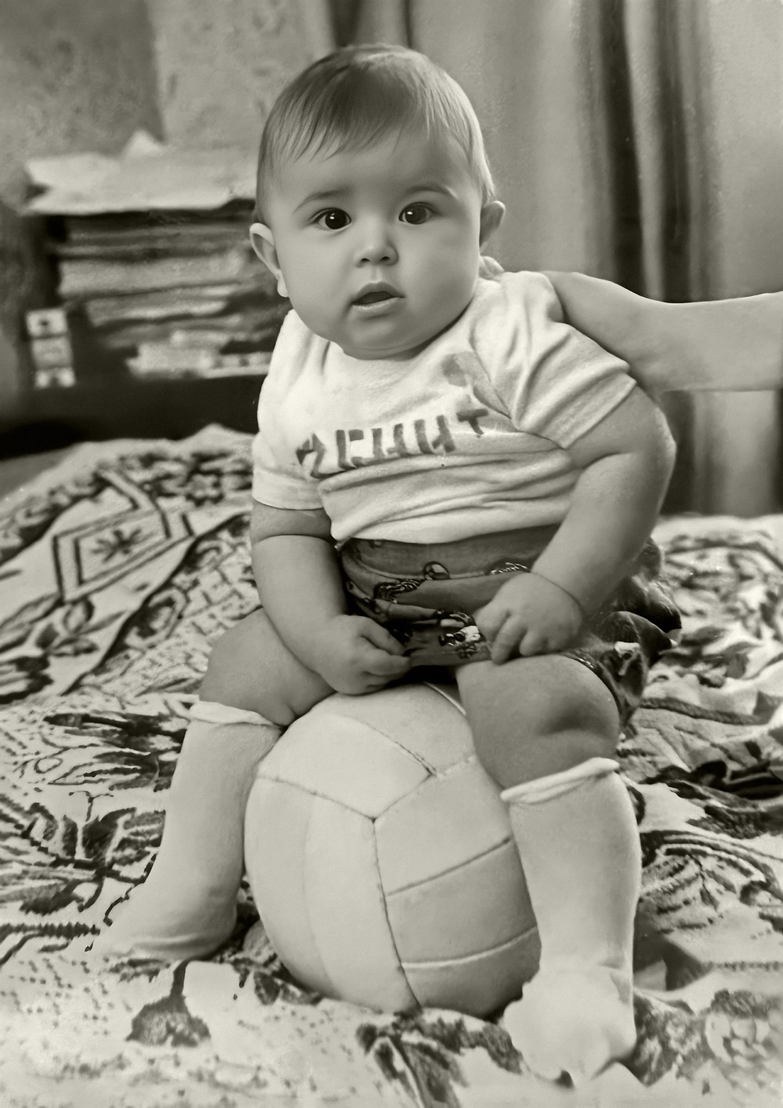 Склеенные Мгновения: Возвращение в Детство