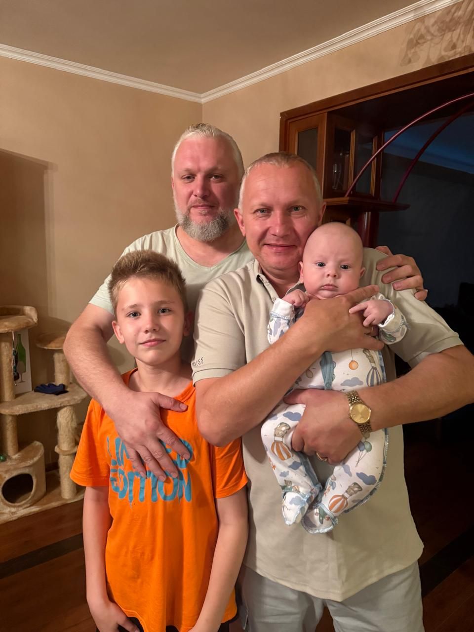 Мост Времен: Объединение Поколений в Одном Кадре